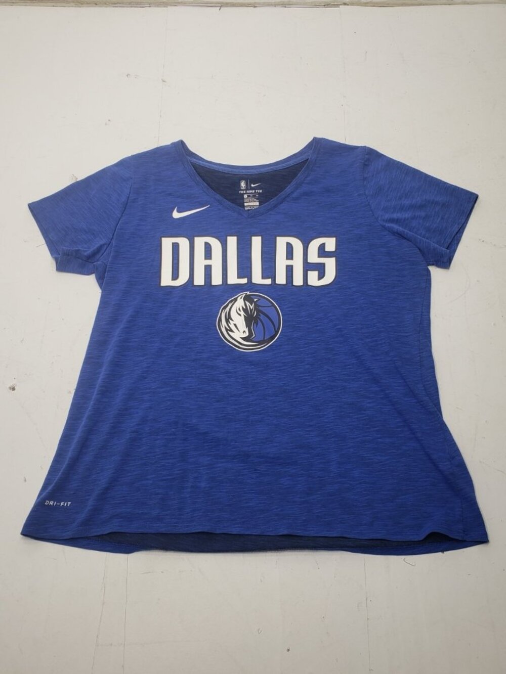 The Nike Dri Fit Tee Size XL Athletic Cut NBA Dallas Mavericks RN56323